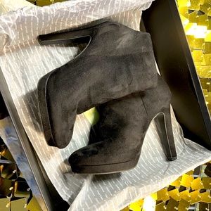 WildDiva Ankle Booties - Size 7.5, 4.5" Heel - Gently Used Chic Elegance!